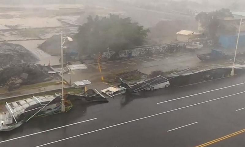 На Филиппины обрушился тайфун. Ветер - 255 м/с. Уже 5 погибших 1
