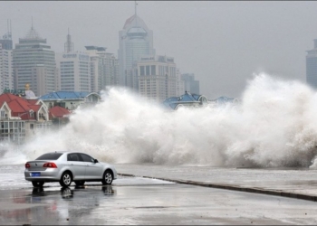 На востоке Китая бушует супертайфун “Меранти”