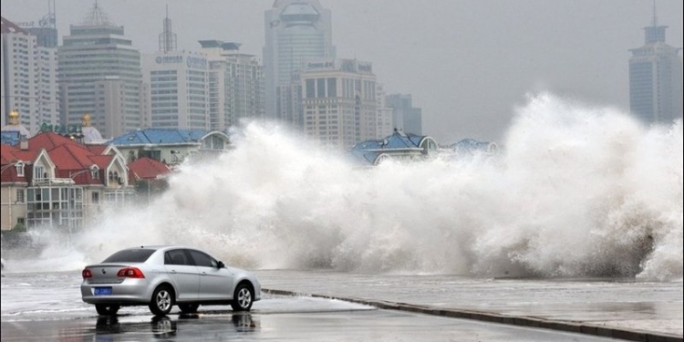 На востоке Китая бушует супертайфун “Меранти”