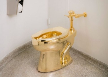 А вы говорите – Янукович. В музее Нью-Йорка установили настоящий золотой унитаз