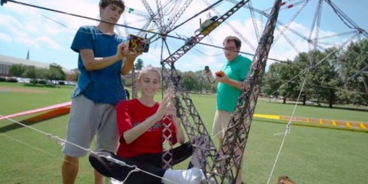 В воздух поднялся первый вертолет на солнечных батареях