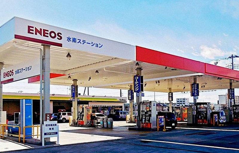 В японском городе Фукуока заправляют автомобили из канализации 1