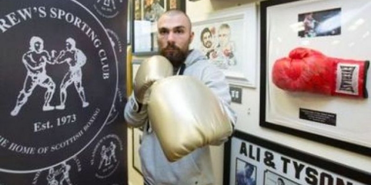 Боксер Майк Тоуэлл умер после нокаута