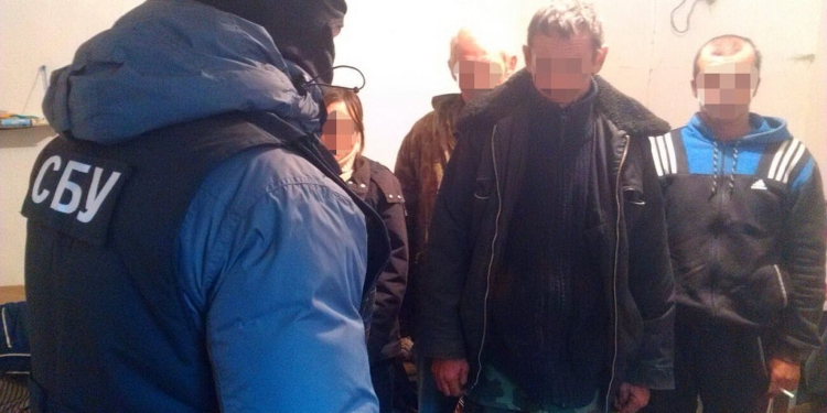 Современные рабы и рабовладельцы. В Винницкой области разоблачили фермеров, превративших бездомных в рабочий скот