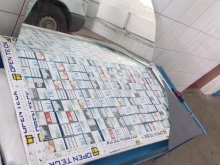 Почти 2 тыс.пачек сигарет украинец пытался незаконно перевезти в пластиковых окнах