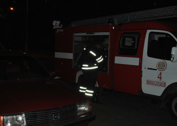 Благодаря бдительным соседям: на пожаре в Николаеве спасли 71-летнего мужчину