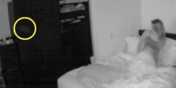 Привидения среди нас: американке одно из них не давало спать, и она сняла его на видео