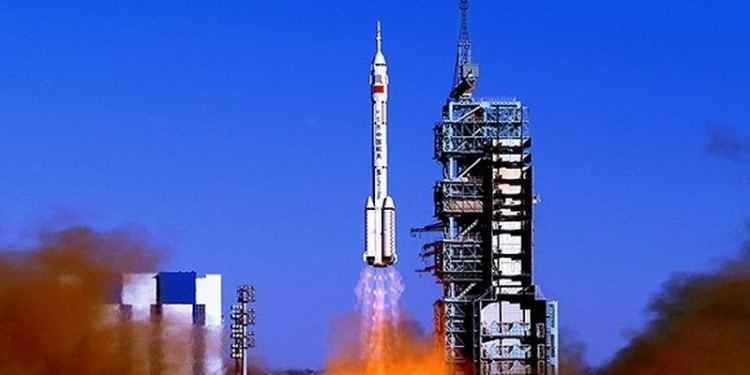 В понедельник Китай запустит в космос пилотируемый корабль