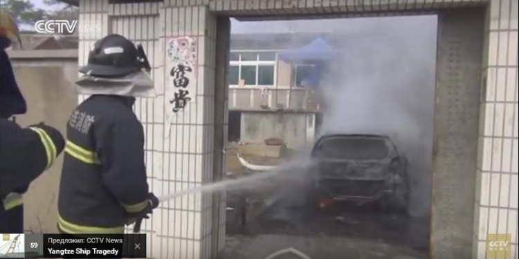 Ради «лайков» китаянка сожгла свое авто