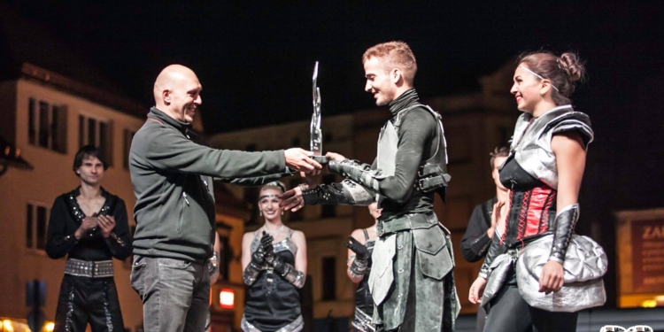 Огненная красота: со своим фаер-шоу украинцы победили на Международном фестивале огня в Польше