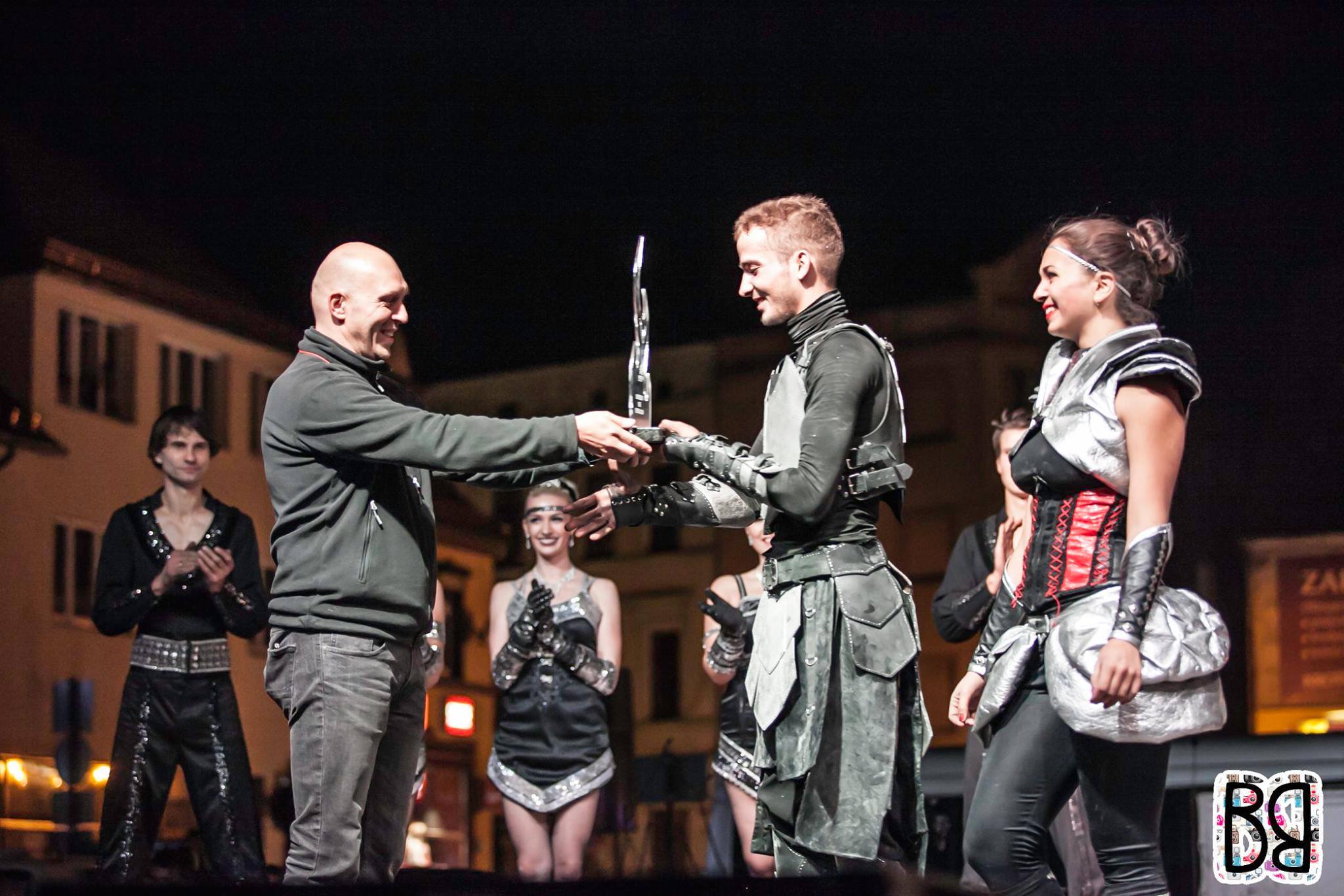 Огненная красота: со своим фаер-шоу украинцы победили на Международном фестивале огня в Польше