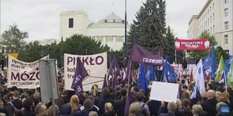 В Польше отказались от полного запрета абортов