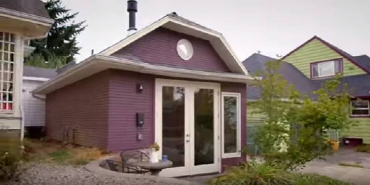 Американец поселил тещу в гараж. А вы бы отказались от такого жилья?