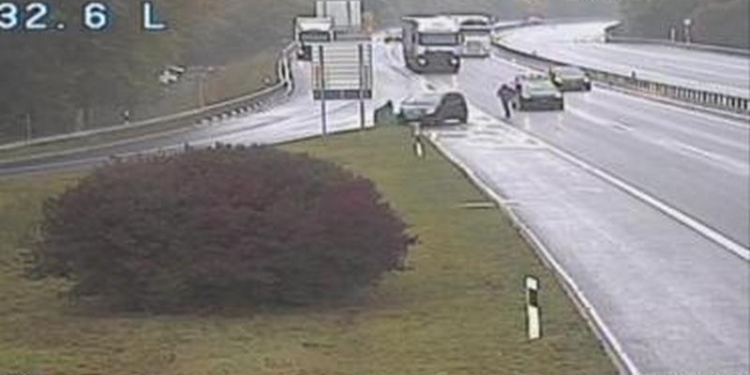 И догнал, и согрелся: в Швейцарии водителю пришлось побегать по шоссе за своей «сбежавшей» машиной