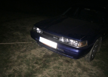 В Старой Богдановке на краю обрыва застряла MAZDA