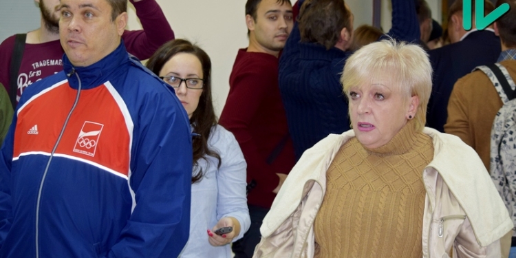 На сессию Николаевского облсовета попытались не пустить общественников. А потом ее начало и вовсе перенесли