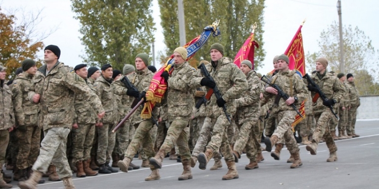 Не крайняя, а последняя: в Николаеве морпехи проводили в запас бойцов 6-й волны мобилизации