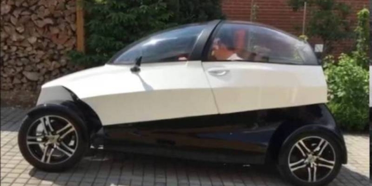 Любопытное название, но «берет» ценой и внешним видом: в Чехии собрали свой электромобиль