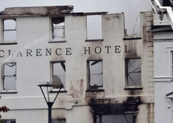 «Теряют больше иногда», но… В Великобритании пожар уничтожил самый старый отель