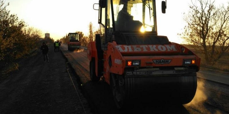 Дорожники рапортуют о продолжающихся работах на Н-11 Днепропетровск-Николаев