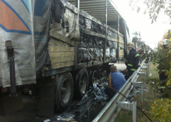 На Николаевщине на трассе вспыхнул грузовик «RENO», который из Миргорода в Одессу вез «минералку»