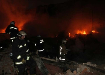 Крупный пожар в Харькове пришлось тушить с помощью спецпоезда