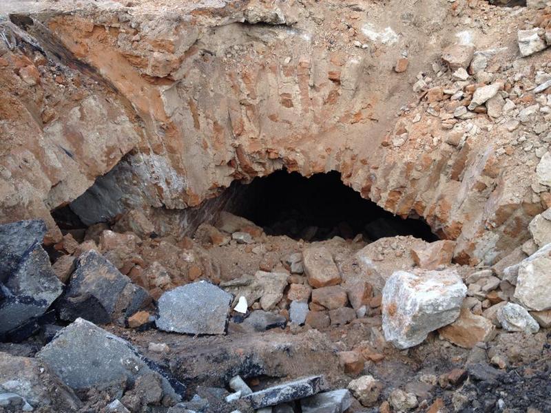 В Житомире во время дорожных работ обнаружено старинное подземелье 4