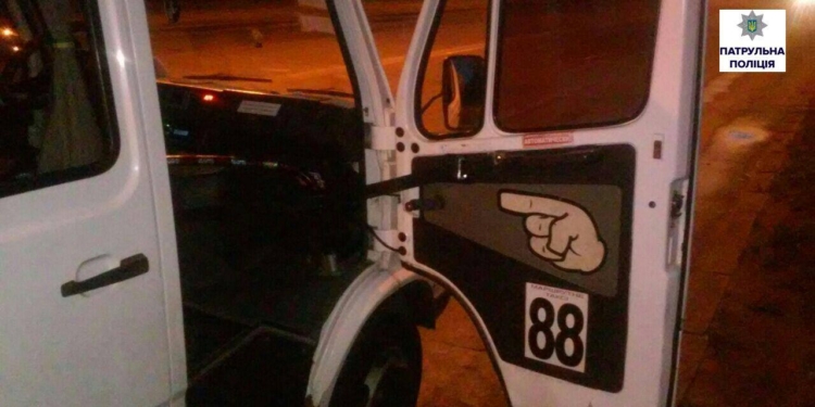 В Николаеве патрульные остановили маршрутку с пьяным водителем
