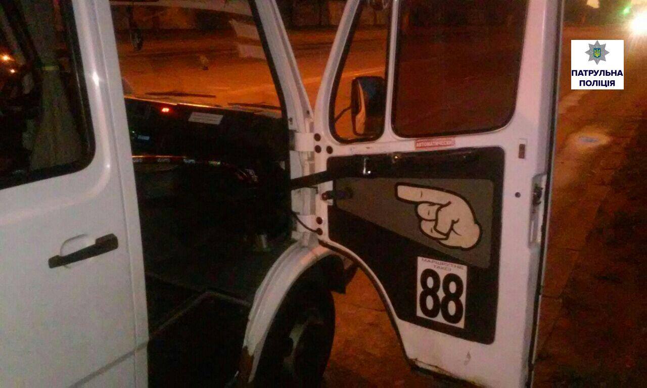 В Николаеве патрульные остановили маршрутку с пьяным водителем
