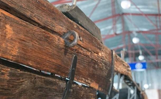 В Запорожье за американские деньги отреставрировали казацкие корабли, поднятые со дна реки