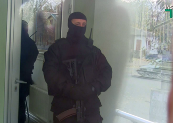 В Николаеве в офис «Прометея» ворвались вооруженные люди в балаклавах
