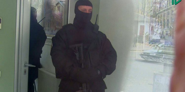 В Николаеве в офис «Прометея» ворвались вооруженные люди в балаклавах