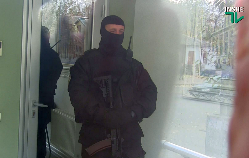 В Николаеве в офис «Прометея» ворвались вооруженные люди в балаклавах 8