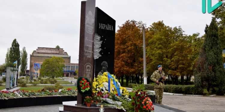 «У неба нет мертвых – на небе все живы»: Николаев отмечает День защитника Украины