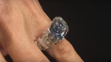 Самое дорогое в мире кольцо. Голубой бриллиант продан за 57 млн. долларов