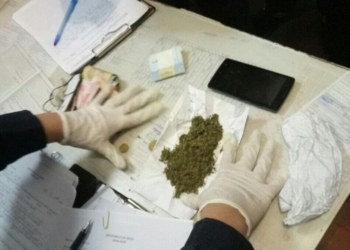 Пьяный и с наркотиками: на ул.Театральной в Николаеве патрульные «подобрали» мужчину, у которого с собой было