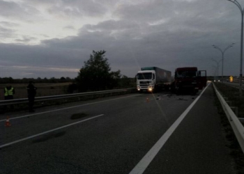 На Кривоозерщине «встретились» «MERCEDES Sprinter» и «ДАФ»: водитель микроавтобуса в больнице