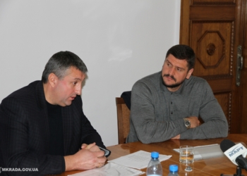 Поздний штаб по теплу в Николаевском горисполкоме:  губернатор Савченко похвалил людей Сенкевича и помянул популистов