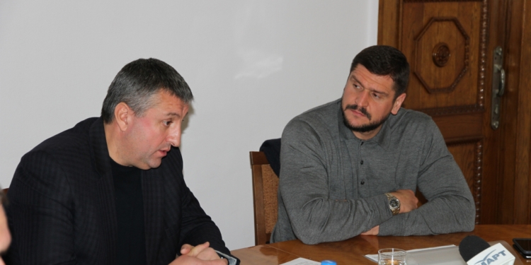 Поздний штаб по теплу в Николаевском горисполкоме:  губернатор Савченко похвалил людей Сенкевича и помянул популистов