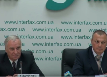 Скандал под “Интерфакс-Украина”. После пресс-конференции директору “Океан-Судоремонт” Леониду Шумило вручили “медаль от Путина”