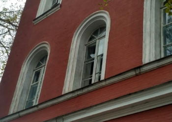 В Кропивницком в казарме воинской части взорвалась граната. Один военнослужащий погиб, трое ранены