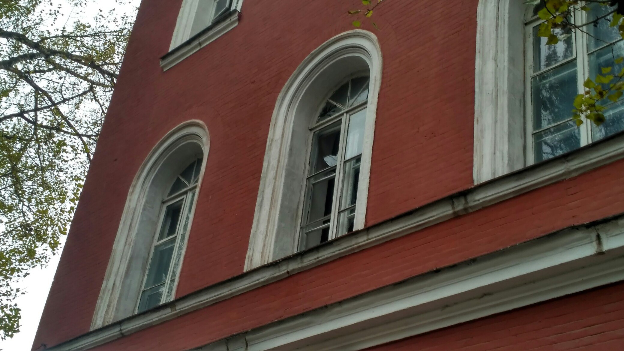 В Кропивницком в казарме воинской части взорвалась граната. Один военнослужащий погиб, трое ранены