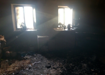 Вот что может наделать огонь в доме, где много легкоплавких предметов: спасатели тушили пожар в Арбузинском районе