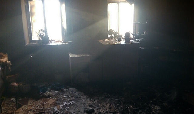 Вот что может наделать огонь в доме, где много легкоплавких предметов: спасатели тушили пожар в Арбузинском районе