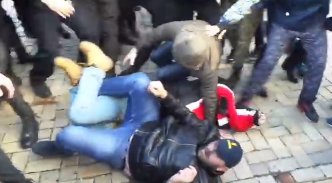 В Киеве прошел “Конопляный марш”. С шумом и дракой