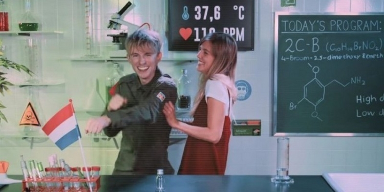 Студенты-химики из Нидерландов завели канал на YouTube и пробуют наркотики ради науки