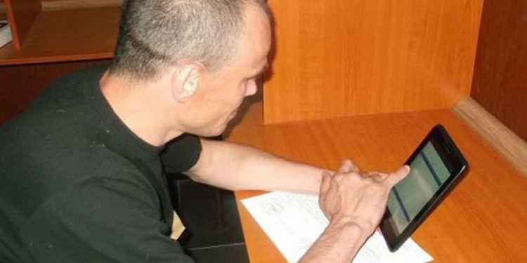 В Украине заключенным официально разрешили пользоваться интернетом