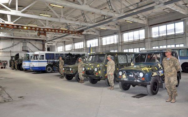 Ко Дню защитника Отечества: южно-украинские атомщики передали николаевским десантникам очередную партию восстановленной техники