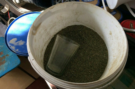 3,5 кг марихуаны, 100 мл ангидрита уксусной кислоты и так, по мелочи, – в Корабельном районе Николаева изъяли наркотиков на 100 тыс.грн.