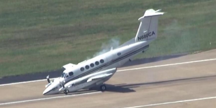 Ас! Пилот посадил самолет без переднего шасси